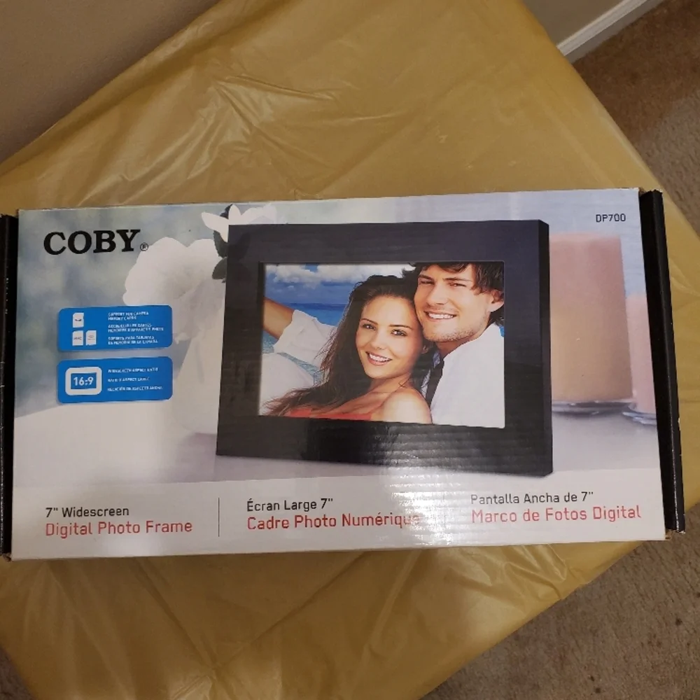 Digital Photo Frame - 7 Inch - Picture 2 of 4